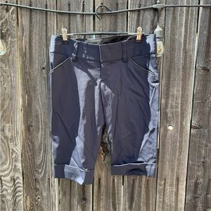 Alice + Olivia Navy Blue cuffed mid-rise bermuda shorts 14” inseam slim fit sz 4